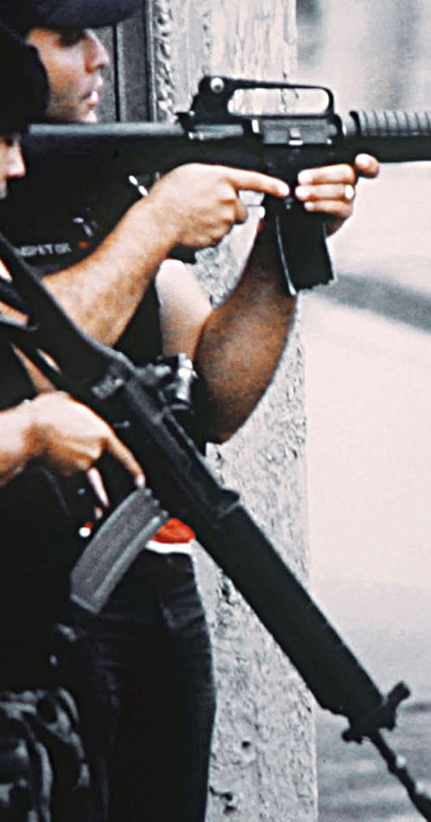 Abaixando a Máquina: Ética e Dor no Fotojornalismo Carioca